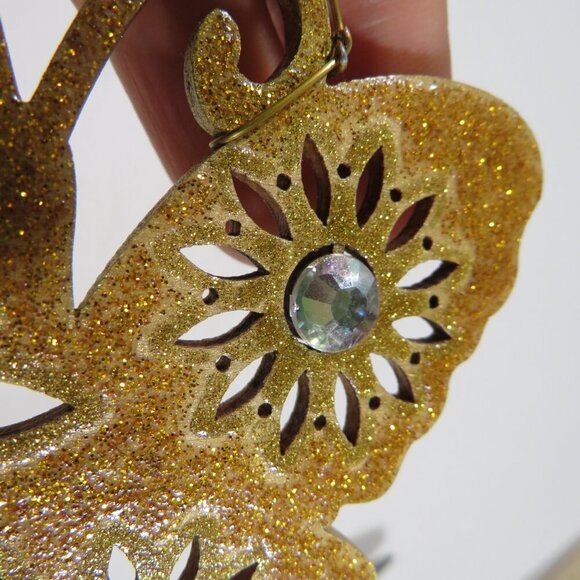 Butterfly with SUNFLOWER DESIGN Laser Cut Wooden Ornament Hangs #2 - Picture 4 of 6